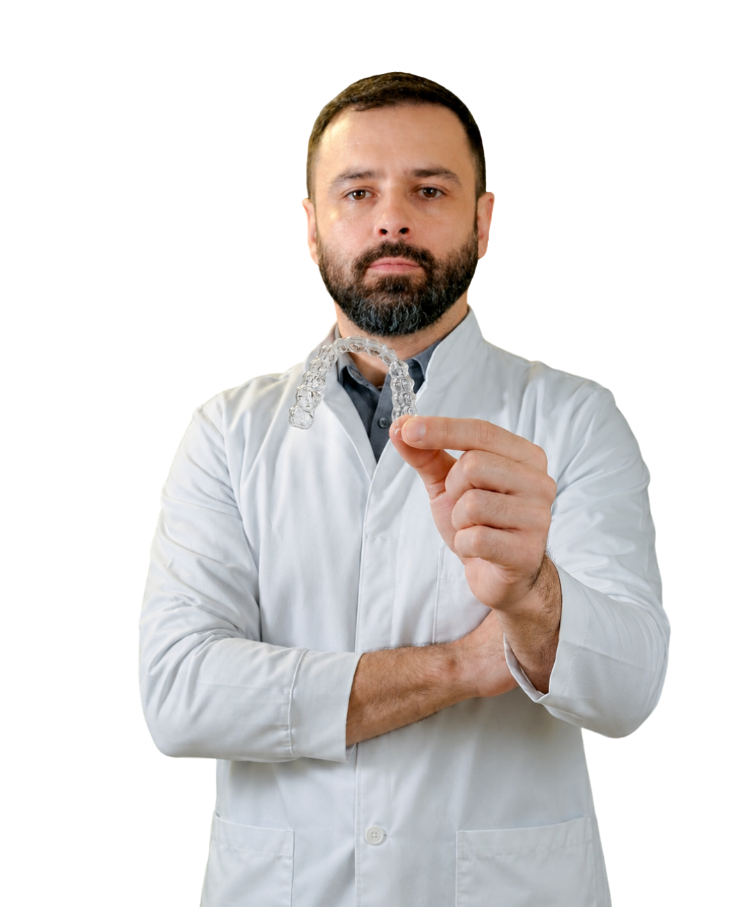 Dr. Marcelo Magalhães segurando alinhador ortodôntico transparente